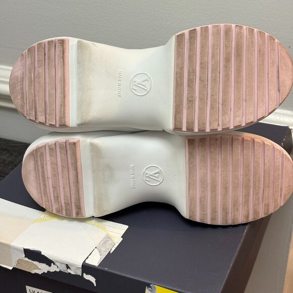 Louis Vuitton Arch Light Sneakers in Rose Clair - Picture 10 of 12